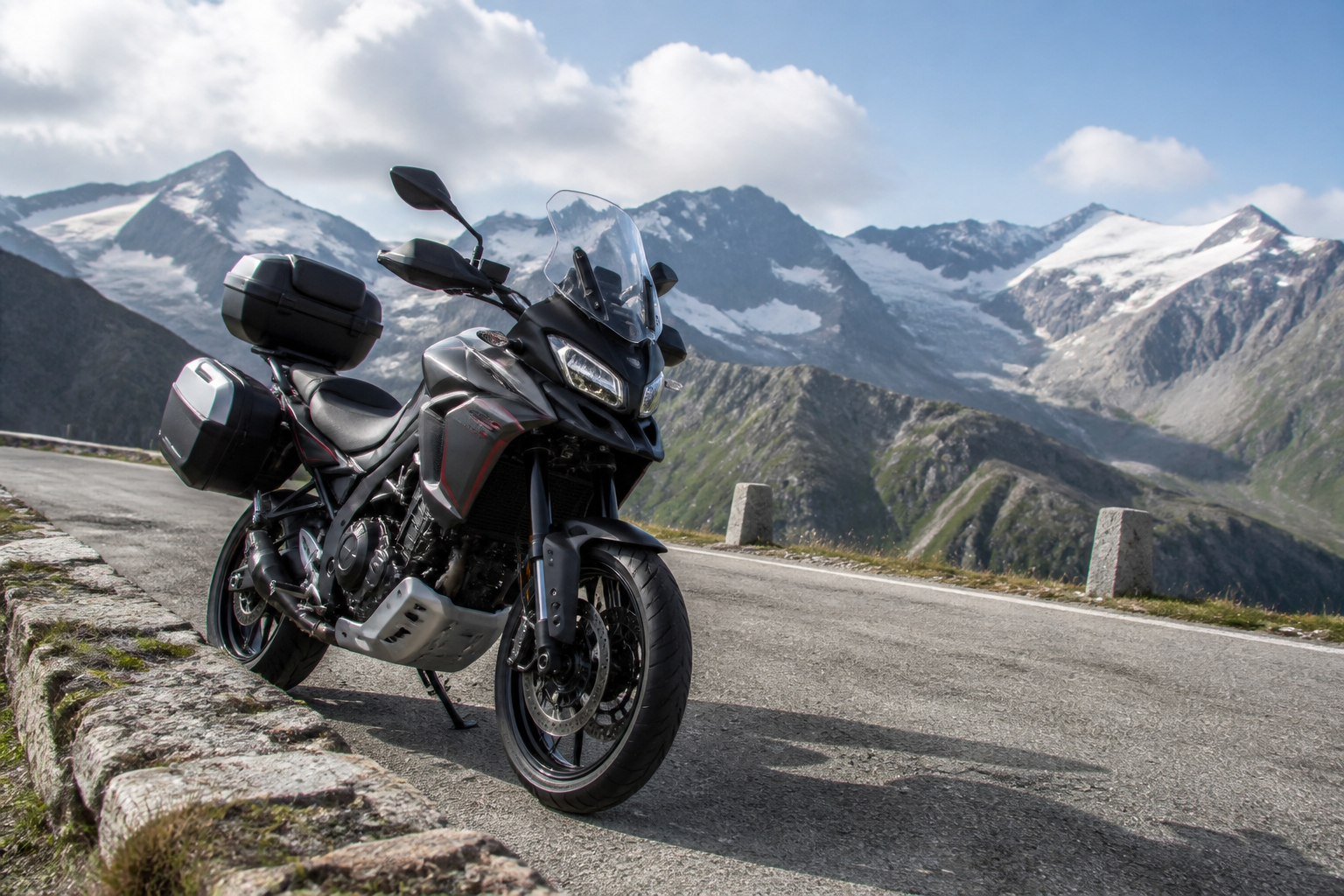 Alpesi motoros túra: 5 hágó Turismo Velocével