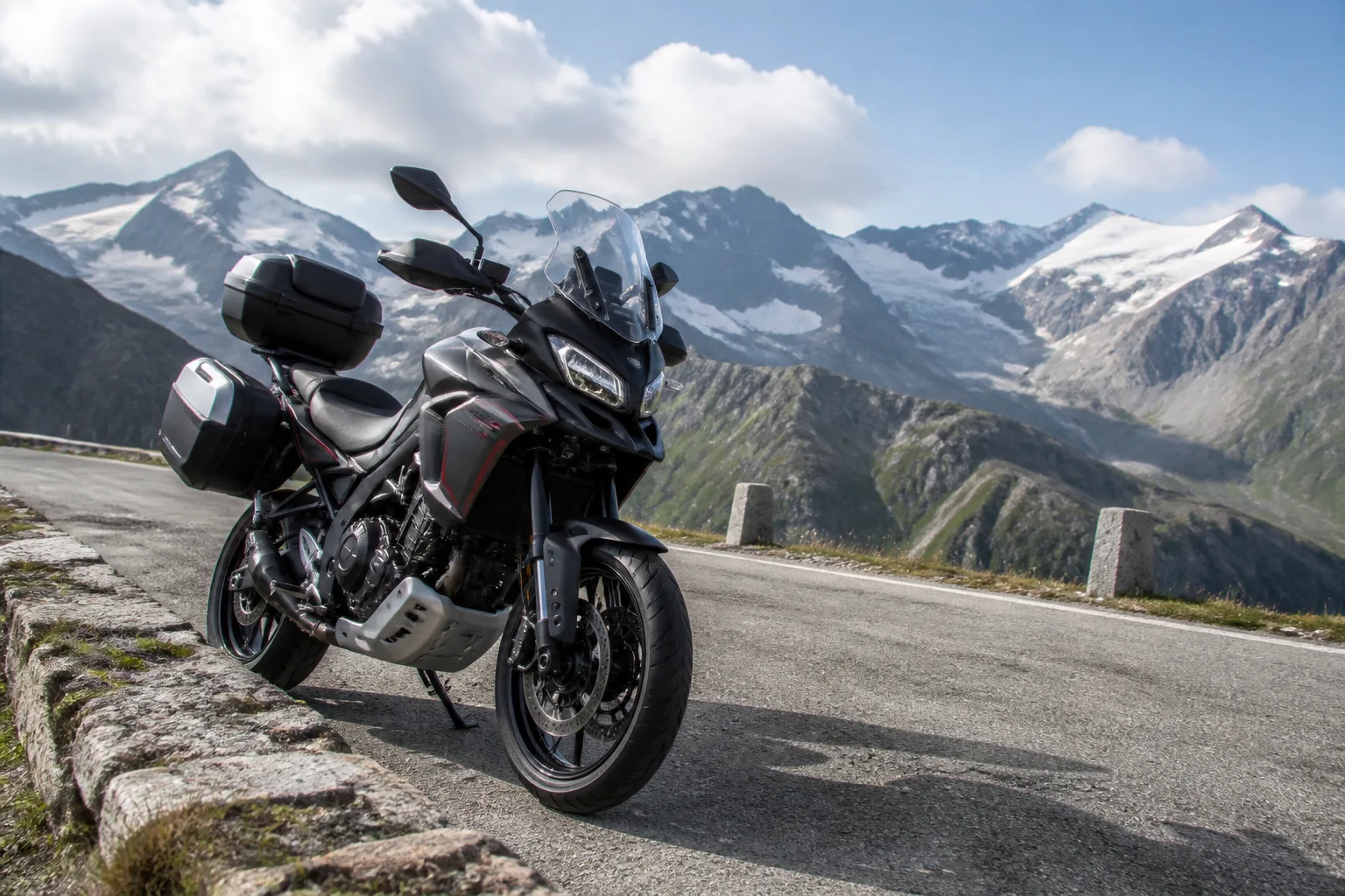 Alpesi motoros túra: 5 hágó Turismo Velocével